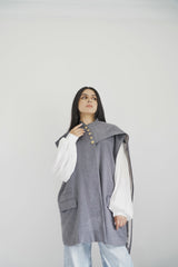 LEEN - Oversized vest with a scarf