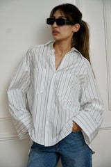 AYLA - Oversized shirt - White with blue stripes - Modestories