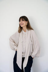 MARA - SHIRT WITH REMOVABLE SCARF - OFF WHITE & BURGUNDY - Modestories